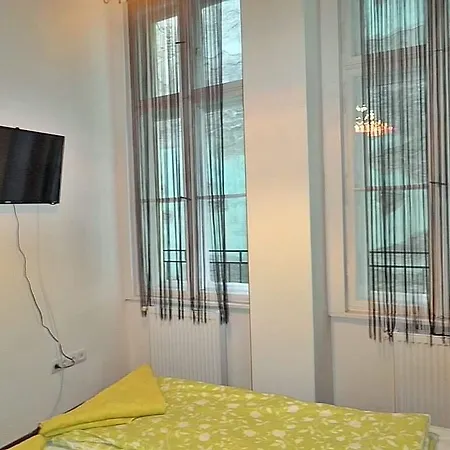 Apartman Gozsdu Entertainment District Budapest